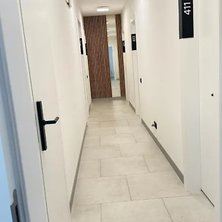 Livingstones Iii - Henry's 411 - 2p - Shared Kitchen