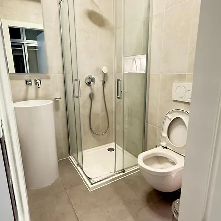 Livingstones Iii - Henry's 411 - 2p - Shared Kitchen