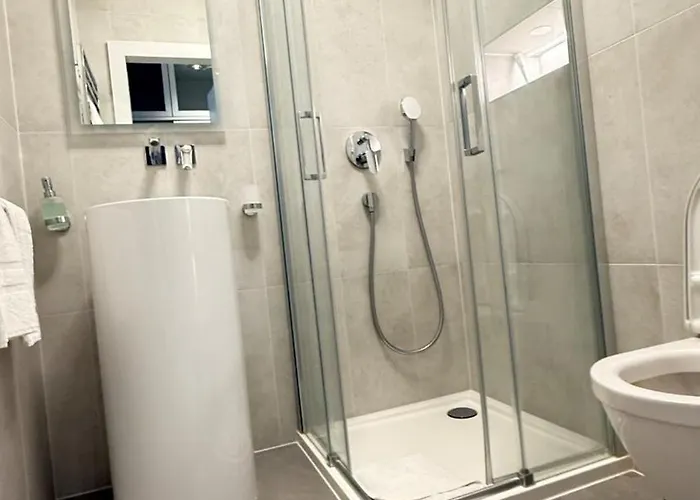 Livingstones Iii - Henry's 411 - 2p - Shared Kitchen