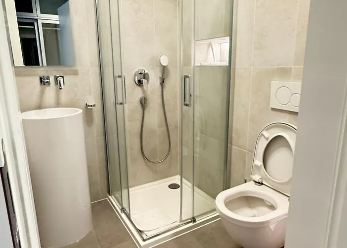 Livingstones Iii - Henry's 411 - 2p - Shared Kitchen