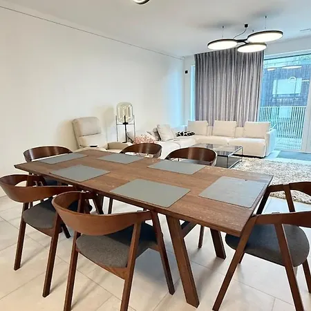 Livingstones Iii - Henry's 411 - 2p - Shared Kitchen Apartment