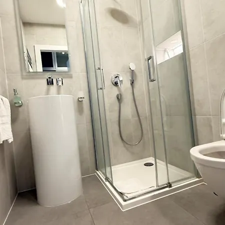 Livingstones Iii - Henry's 411 - 2p - Shared Kitchen